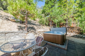Moonlight Shores Lakefront - Lakefront home with hot tub!